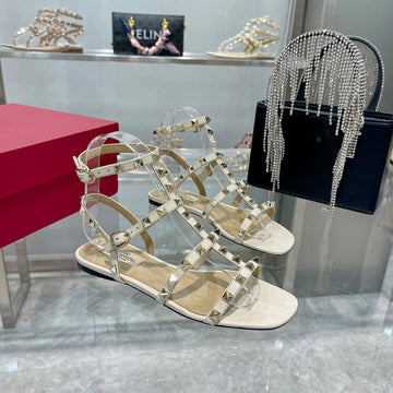 Rockstud Sandal With Straps In White Calfskin