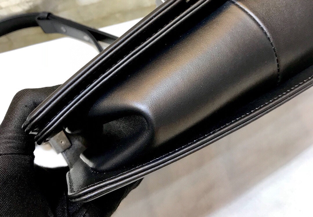 Boy Bag Medium 25 Black Quilted Lambskin Aged Ruthenium Hardware