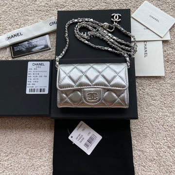 CC 24 Classic Wallet On Chain 11CM Silver Sheepskin 156514