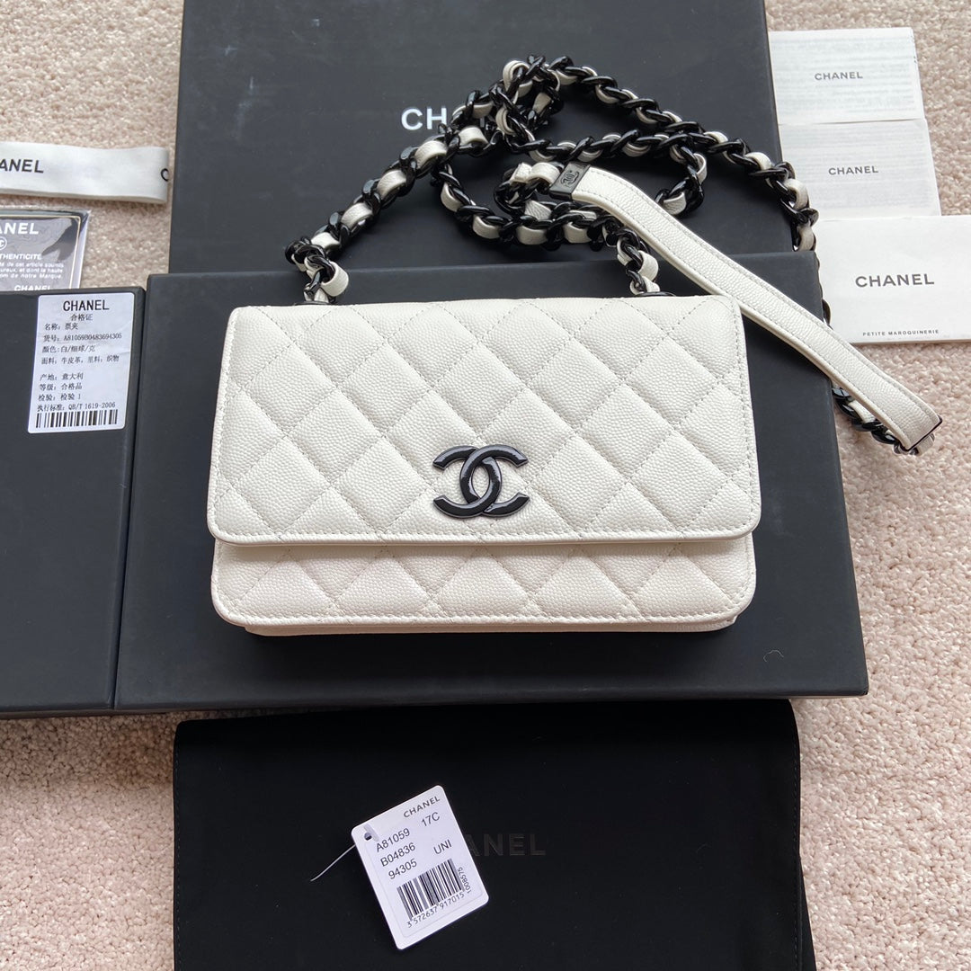 CC Classic Woc 20CM White Grained Calfskin Black Hardware