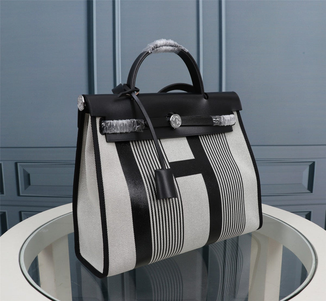 HM Herbag Zip 31 Black And White Line Motif Canvas