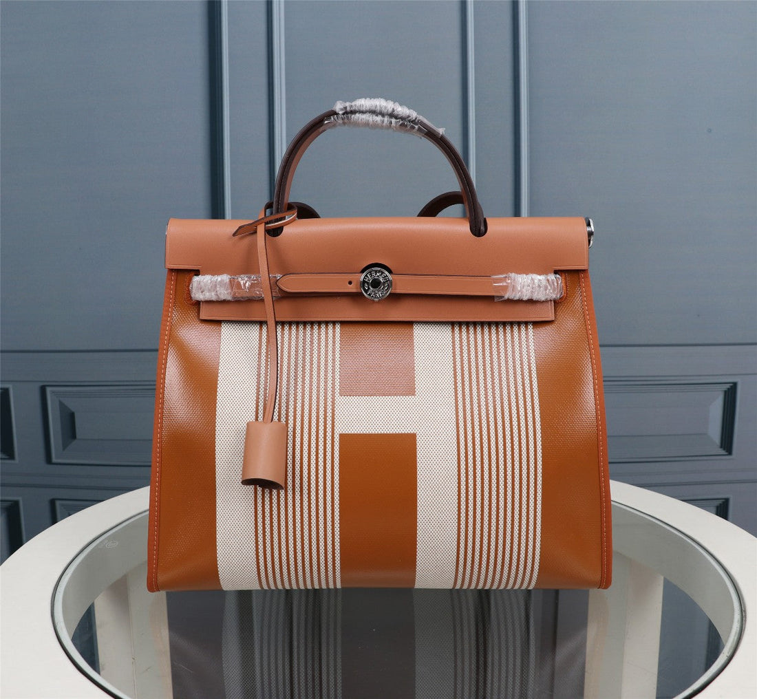 HM Herbag Zip 31 Cinder And Cream Line Motif Canvas