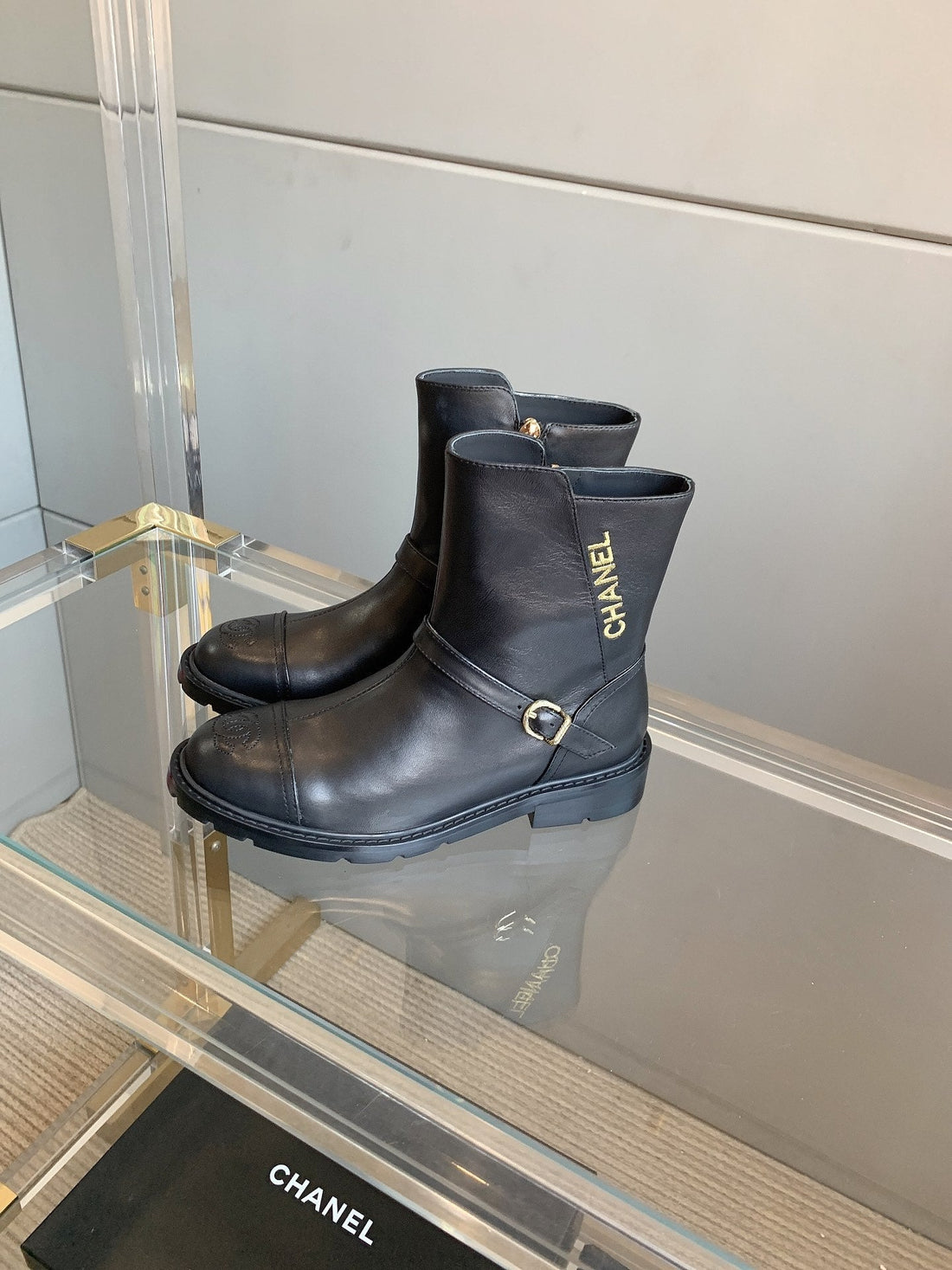 CC Front-Strap Ankle Boots 35MM Black Sheeepskin 464551