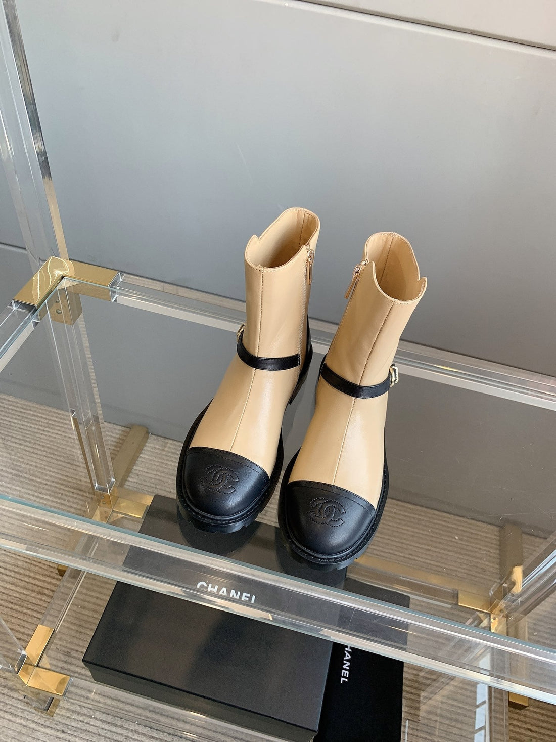 CC Front-Strap Ankle Boots 35MM Black Beige Sheeepskin 464552