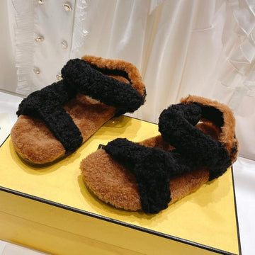 Fendi Dad Sandal In Black Mix Cinnamon Brown Fleece