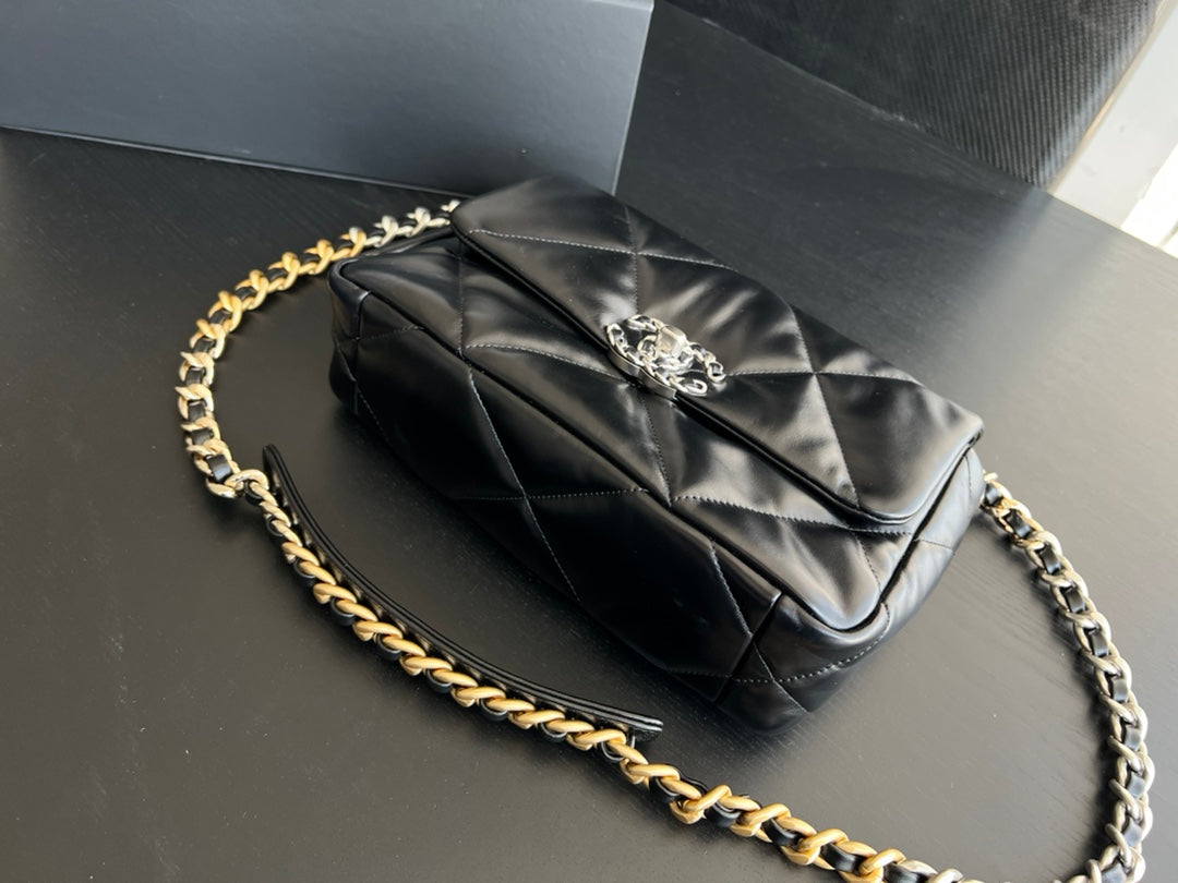 19 Flap Bag 30 Black Goatskin Ruthenium Hardware