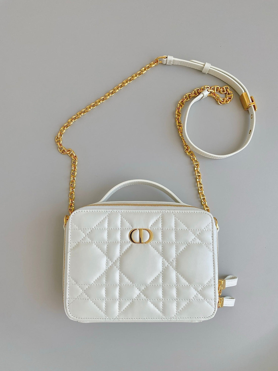 Caro 18 Camera Bag In White Calfskin