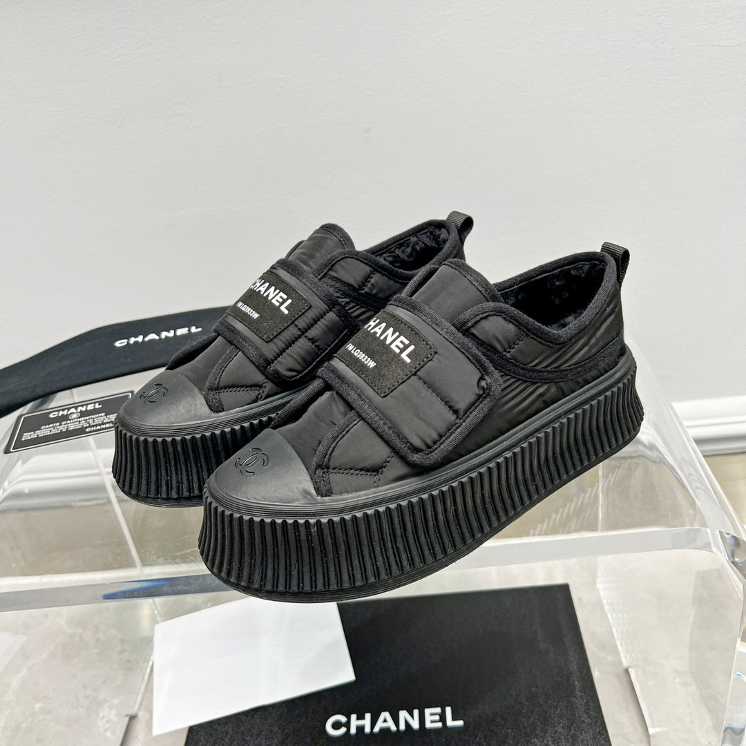 CC Low Sneaker Thick-Soled Black Rain Velvet Fabric