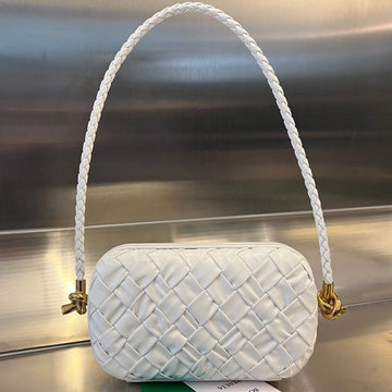 Knot 20 In White Lambskin With Chain