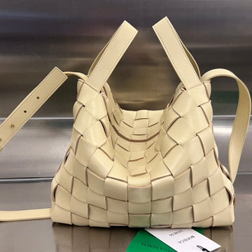 Medium 28 Cassette Beige Lambskin