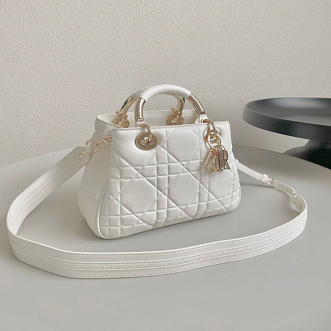 Lady 25 Handbag In White Calfskin