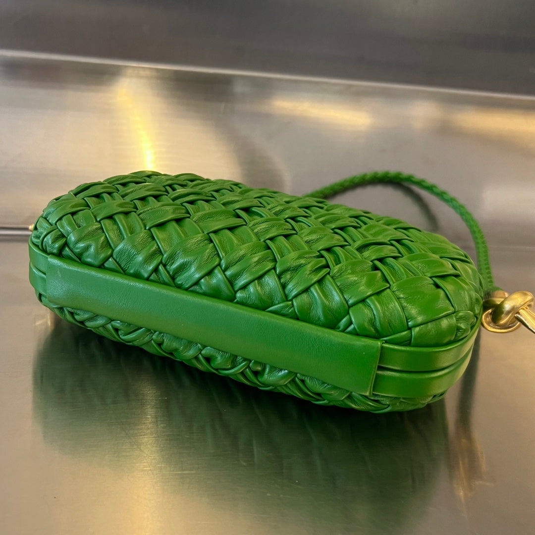 Knot 20 In Emerald Green Lambskin With Chain