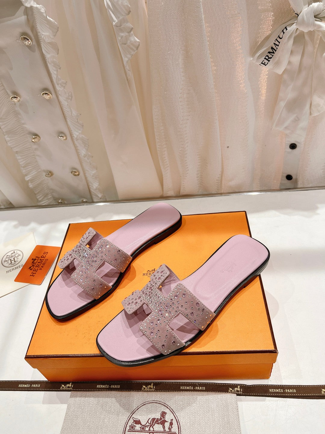 0RAN Sandals Pastel Pink Lambskin Attach Crystal