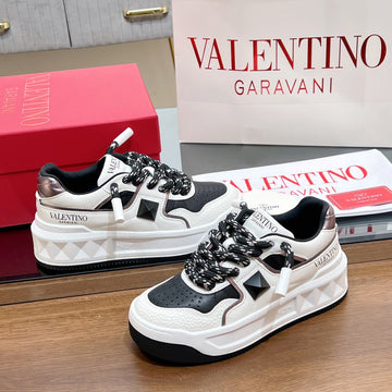 Vt 2025 Garavani Sneakers White Black Cowhide 546999