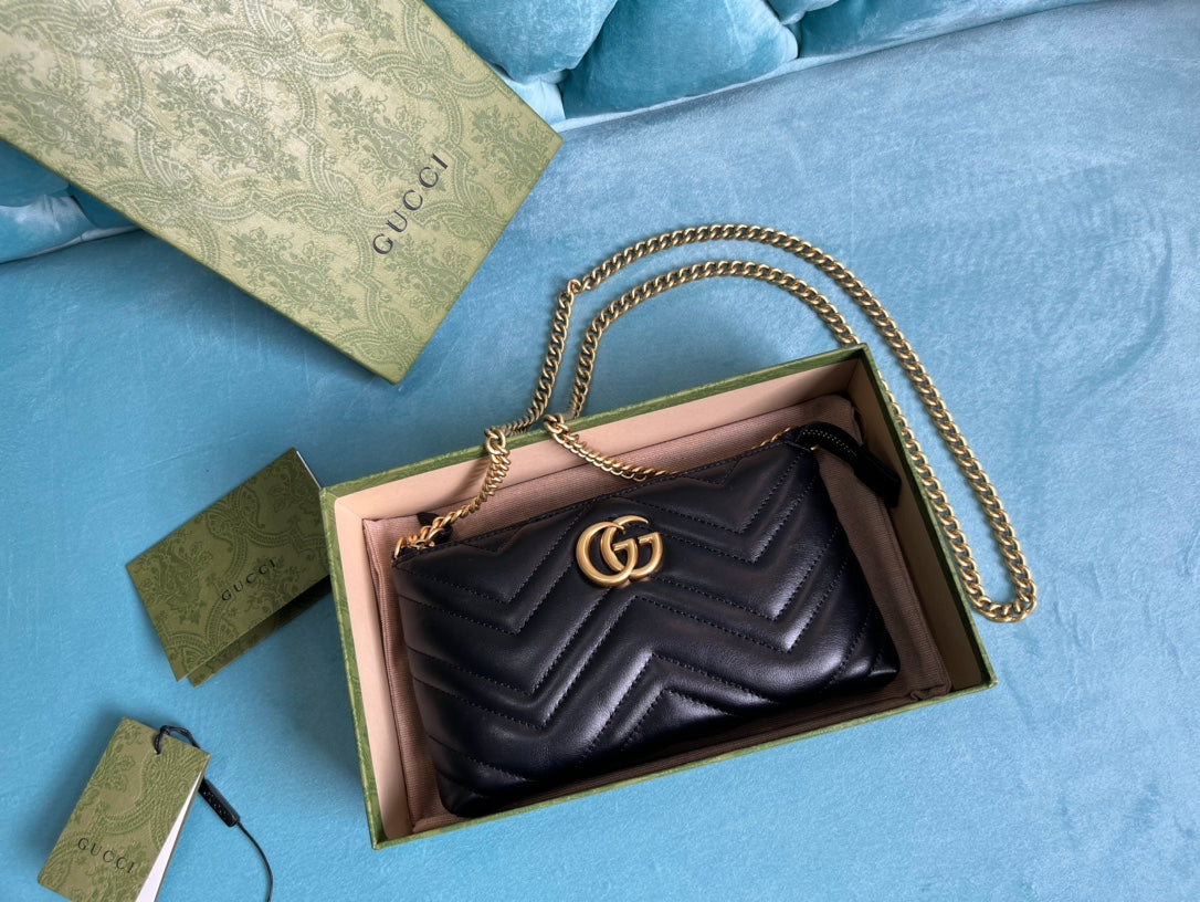 GG Marmont Mini 22 Handbag In Black Calfskin