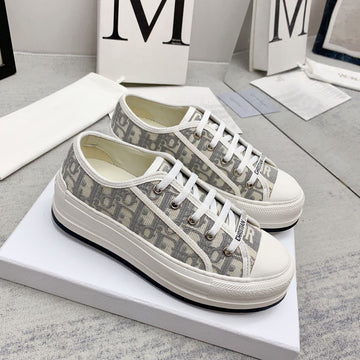 Walkn 45 Grey White Oblique Embroidery Canvas