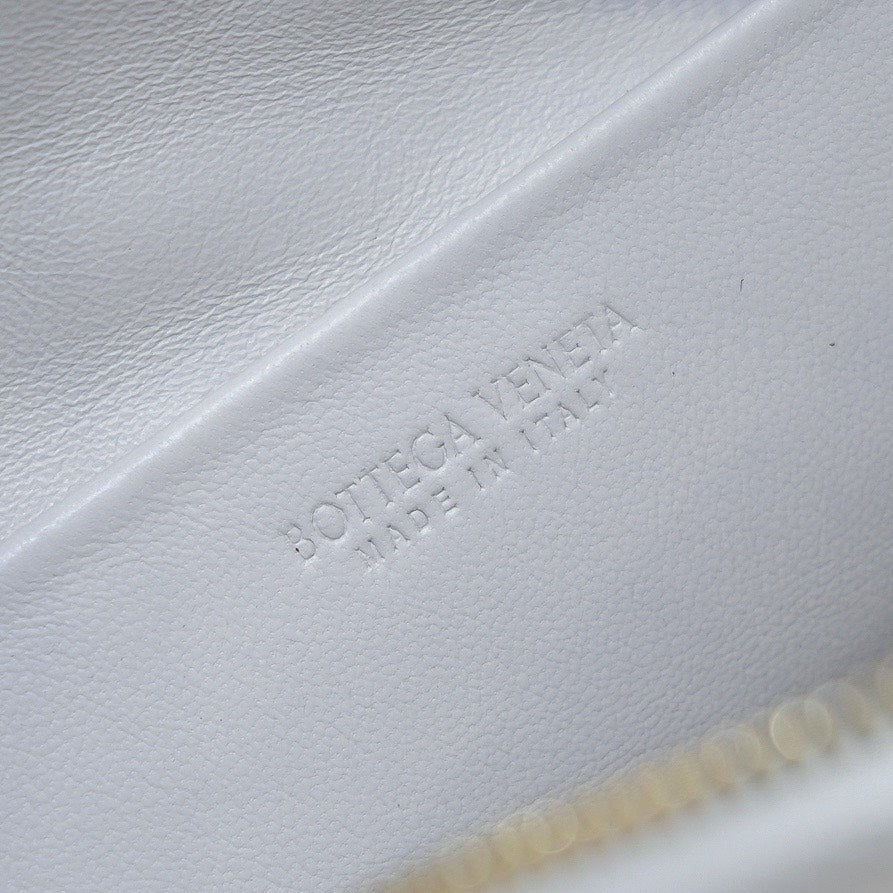 Bv Loop Small 23CM White Calfskin