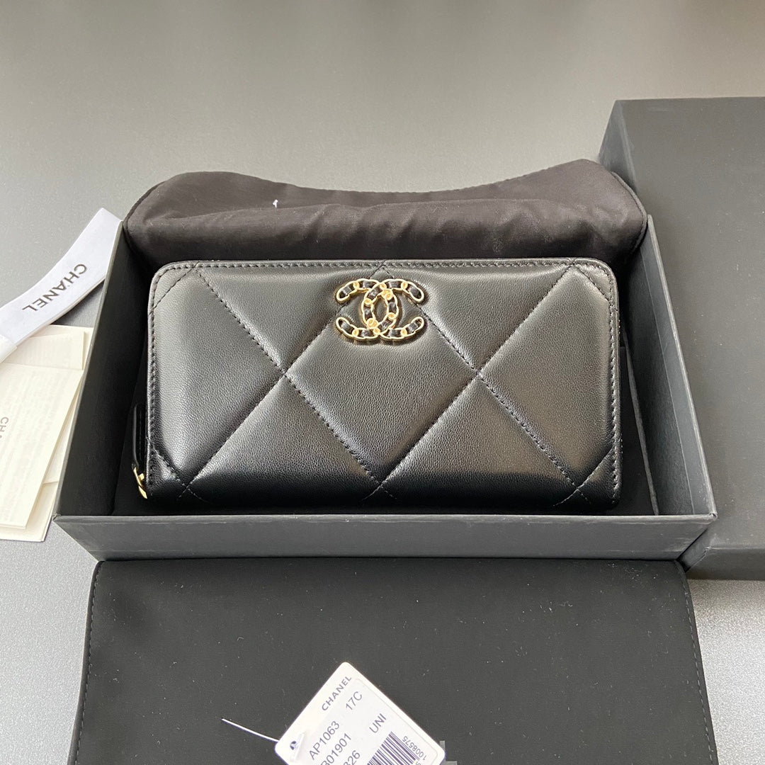 CC 19 Zipped Wallet 19CM Black Calfskin
