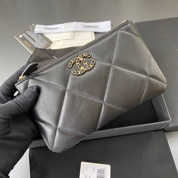 CC 19 Pouch 20CM Black Calfskin