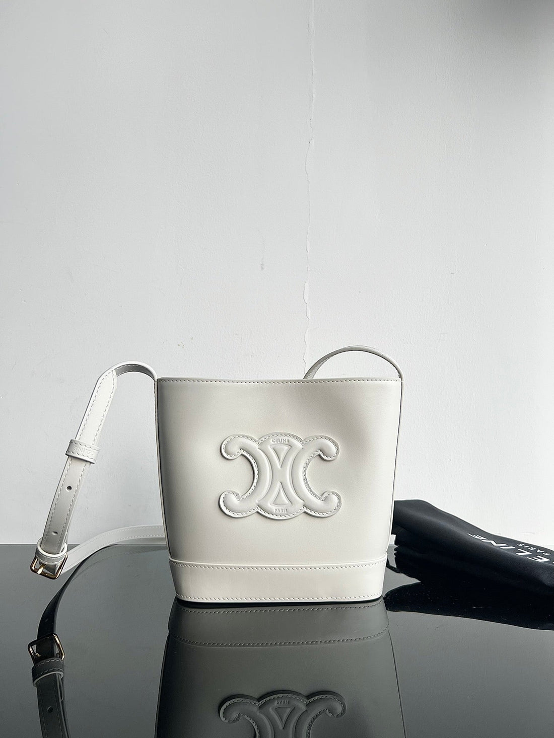 Cuir Triphome 19 White Smooth Calfskin Bucket Bag