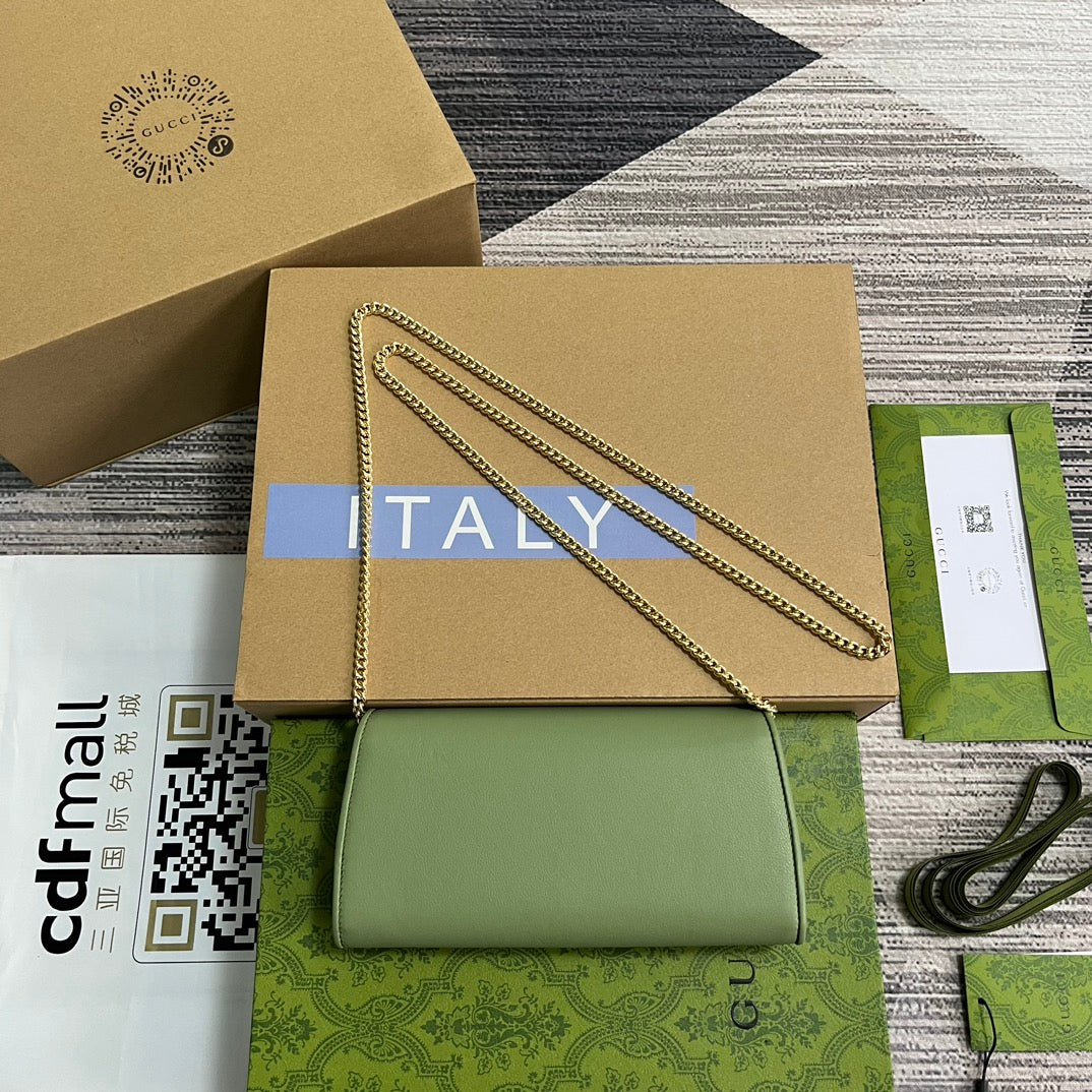 Blondie Shoulder Bag 21 In Green Calfskin Gold Hardware