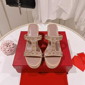 Rockstud Laminated Nappa Wedge Sandal Poudre 10CM