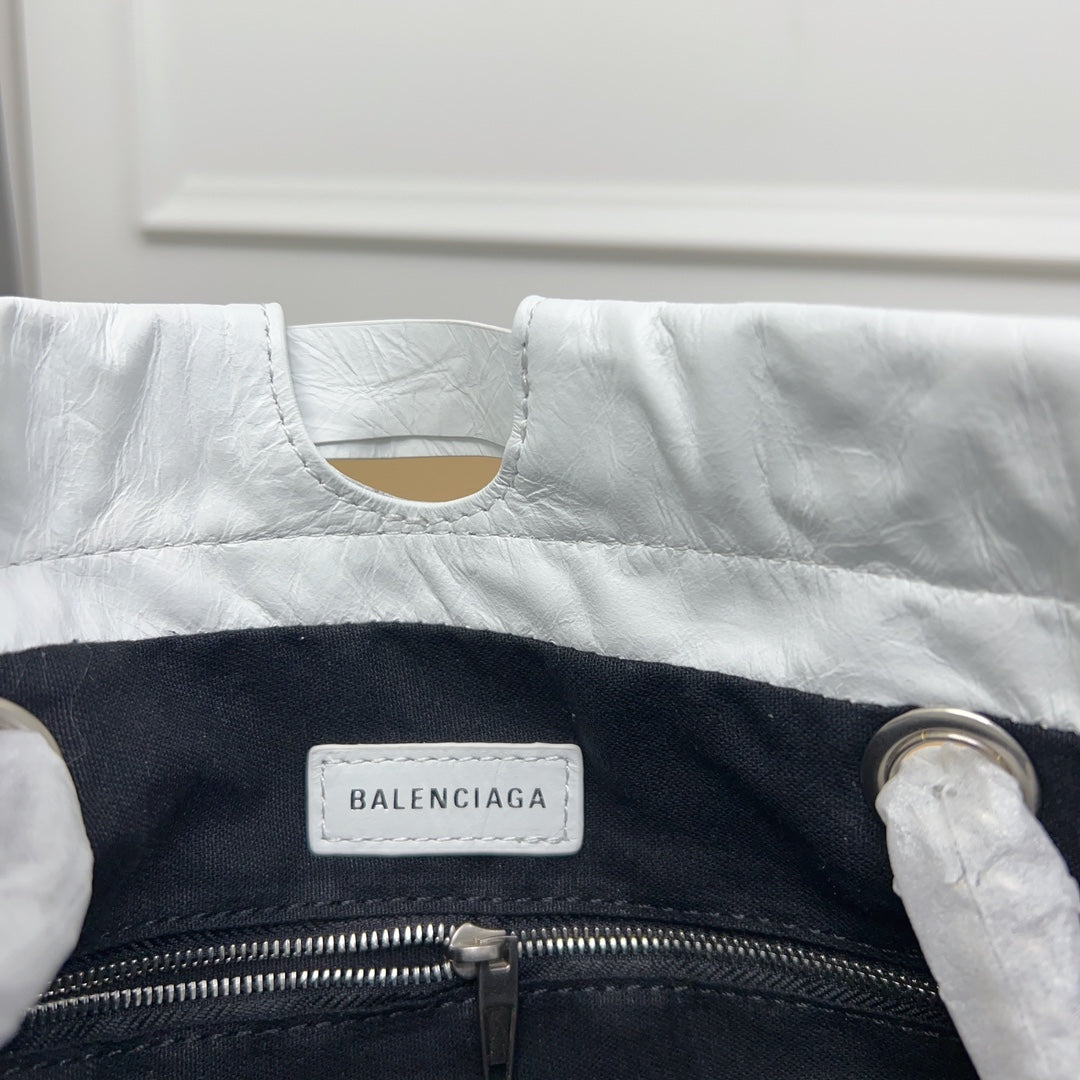 Crush Small Tote Bag 27 In White Crushed Calfskin Silver Hardware