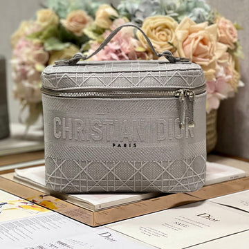 Small 25 Travel Vanity Case With Shoulder Strap Dove Gray