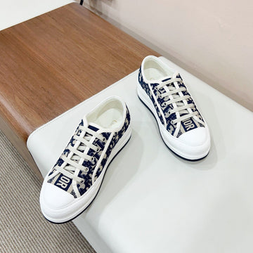 Walkn CD White Deep Blue Oblique Embroidery Canvas