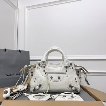 Neo Cagole 26 In White Lambskin