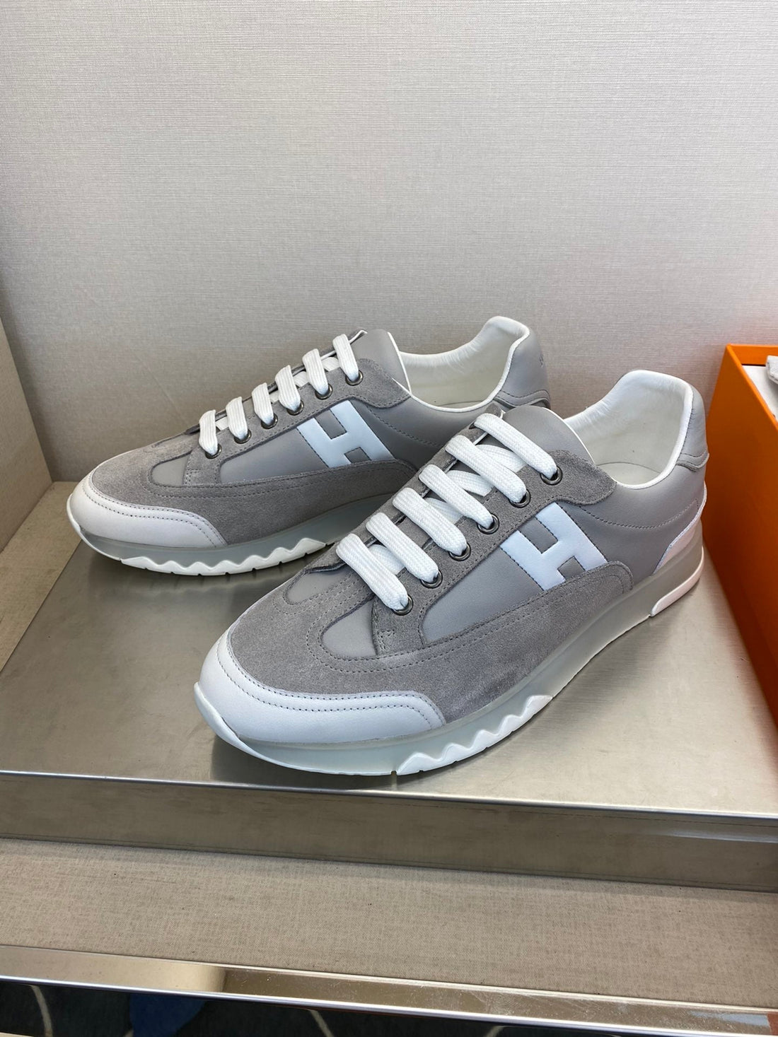 Hm Men's Sneaker Grey Suede Calfskin 711357