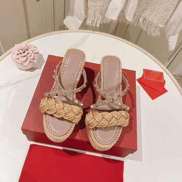 Rockstud Wedge Sandal In Calfskin Leather Poudre 10CM