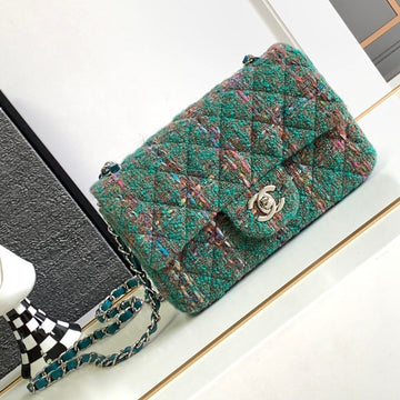 CC Medium 20 Classic Bag In Green Forest Wool Tweed