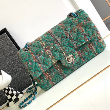 CC Medium 25 Classic Bag In Green Forest Wool Tweed