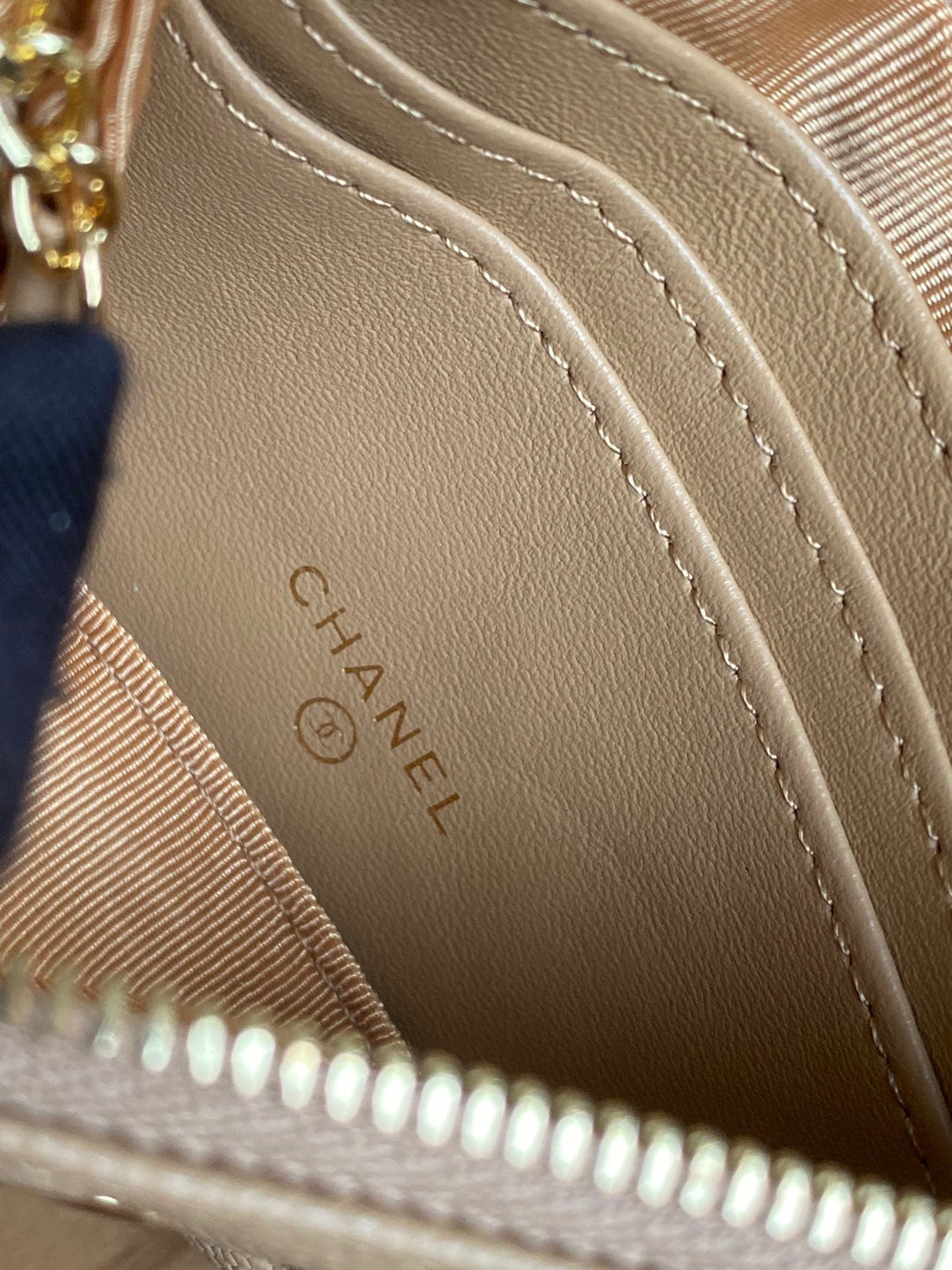 CC Zipped Wallet 14CM Beige Caviar Gold Hardware