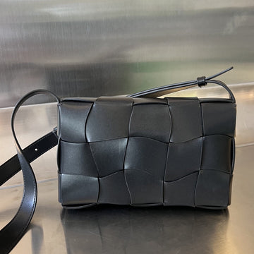 Cassette 23 In Black Calfskin With Wavy Pattern