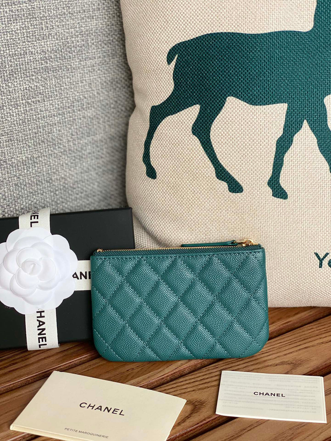 CC Zipped Wallet 15 Blue Green Caviar Gold Hardware