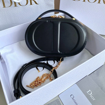 Signature 18 Oval Bag In Black Calfskin