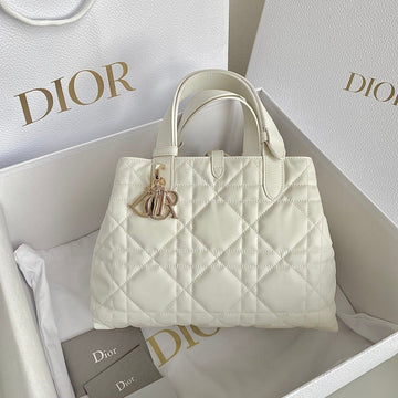 CD Medium Toujours 28 White Calfskin