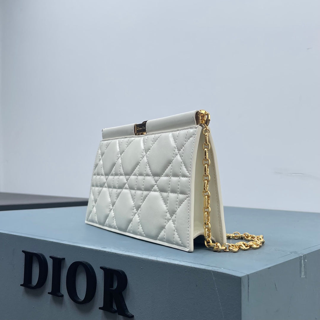 Caro Colle Noire Cluth 27.5 White Calfskin