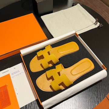 0RAN Sandal Leather Medallion