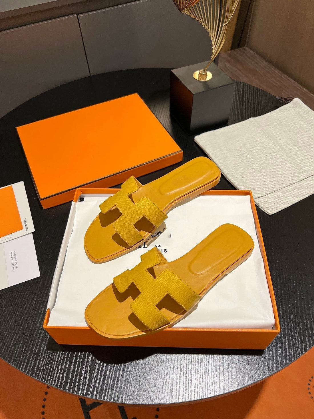 0RAN Sandal Leather Medallion