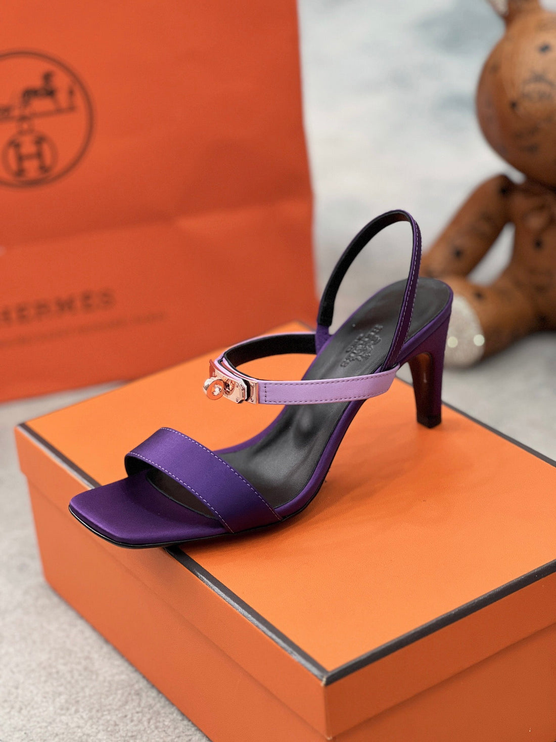 Hm Glamour 95 Violet Silk Fabric Black Calfskin