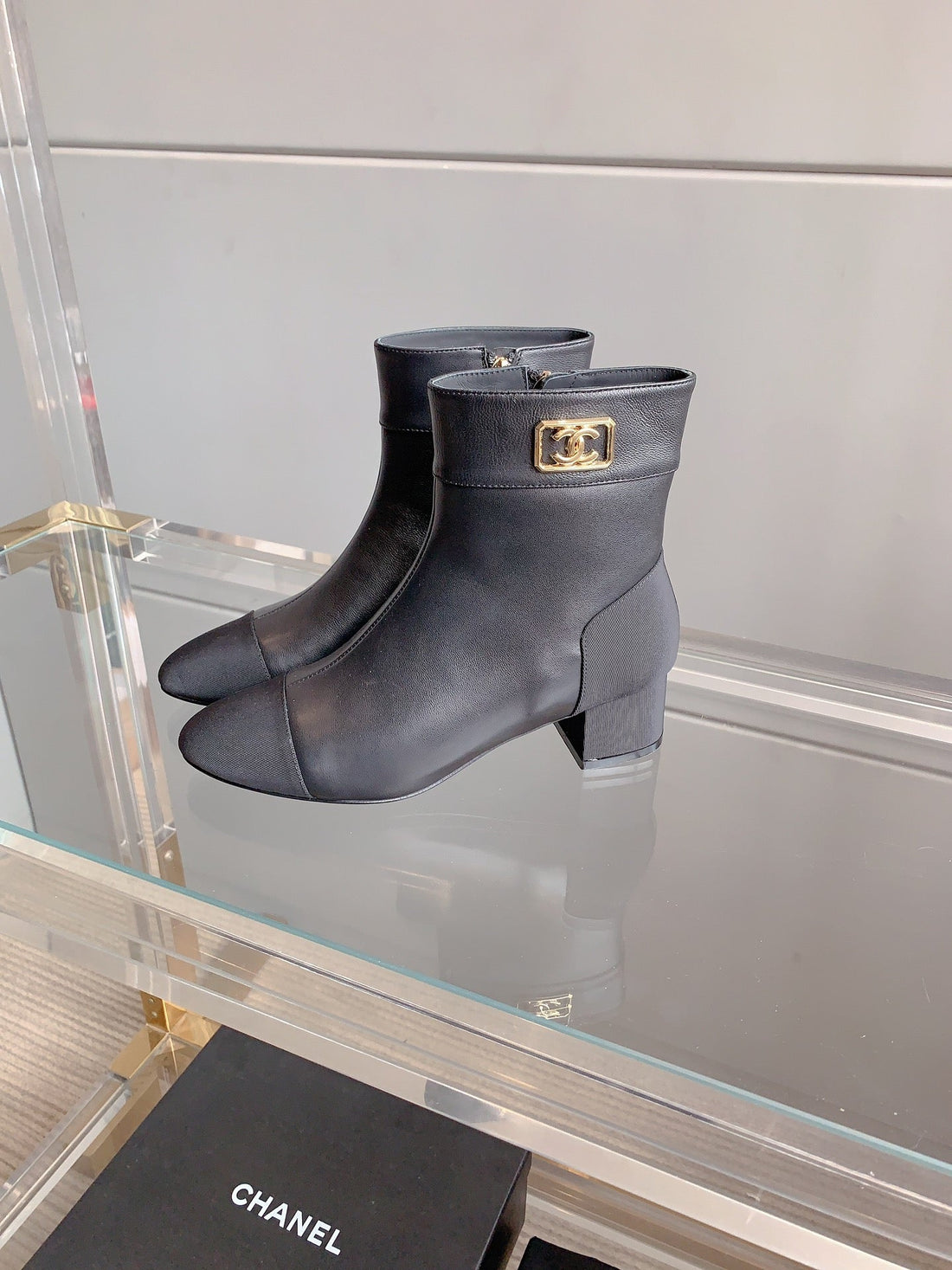 CC Low-Cut Logo Ankle Boots 50MM Black Sheepskin Frabic 464558