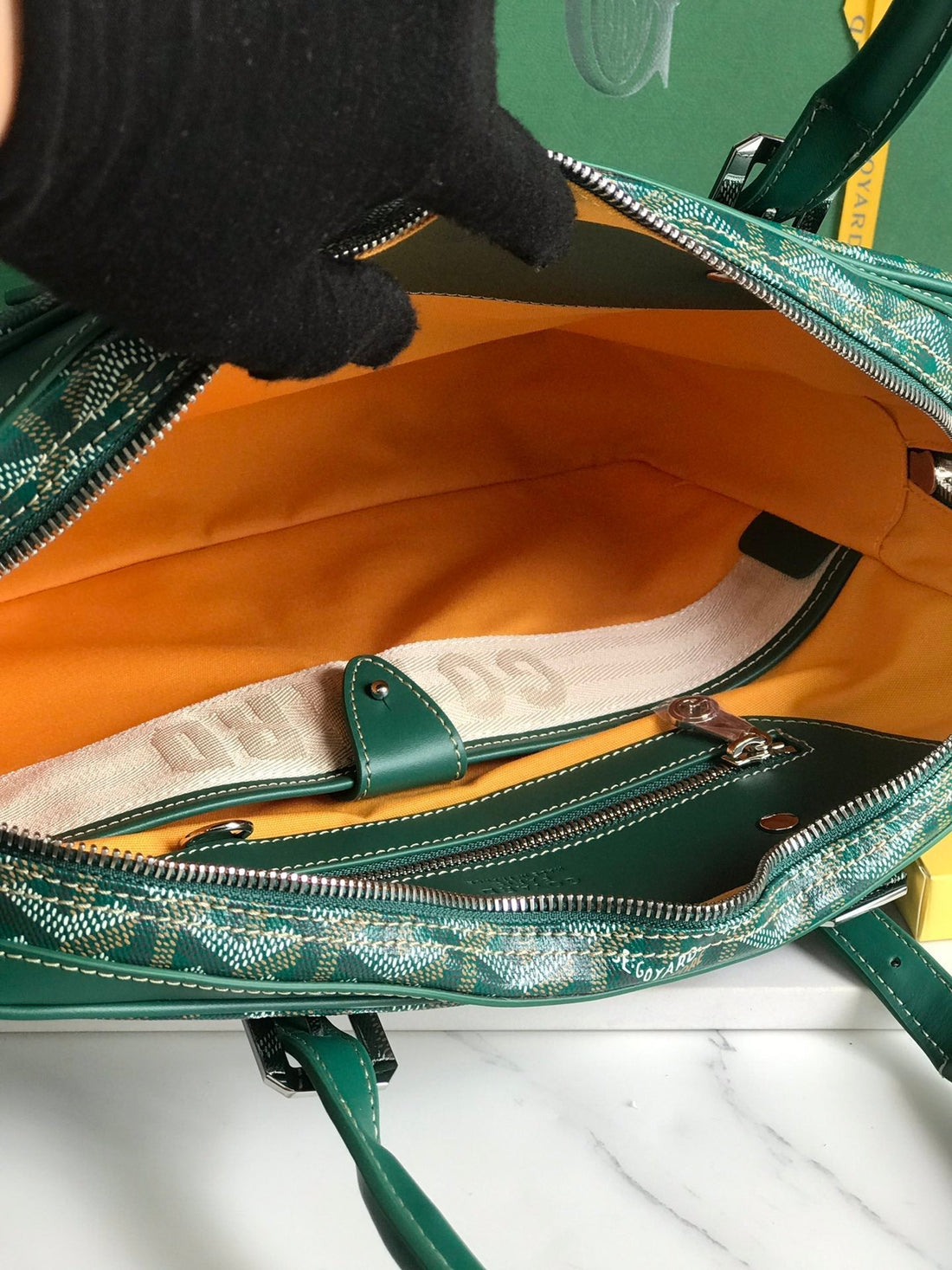 Ambassade Document Case 35 In Green Goyardine Canvas