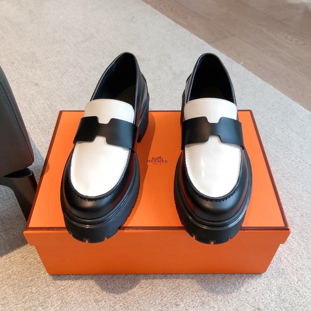 Hm Hitch Loafer Black And White Calfskin