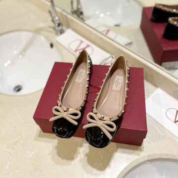 Rockstud Patent Black Beige Leather Ballerina