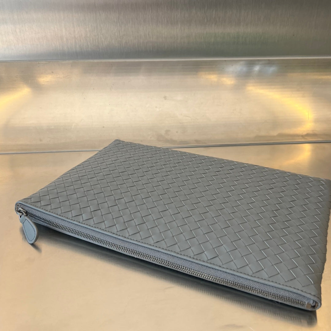 Intrecciato 30 In Grey Steel Lambskin