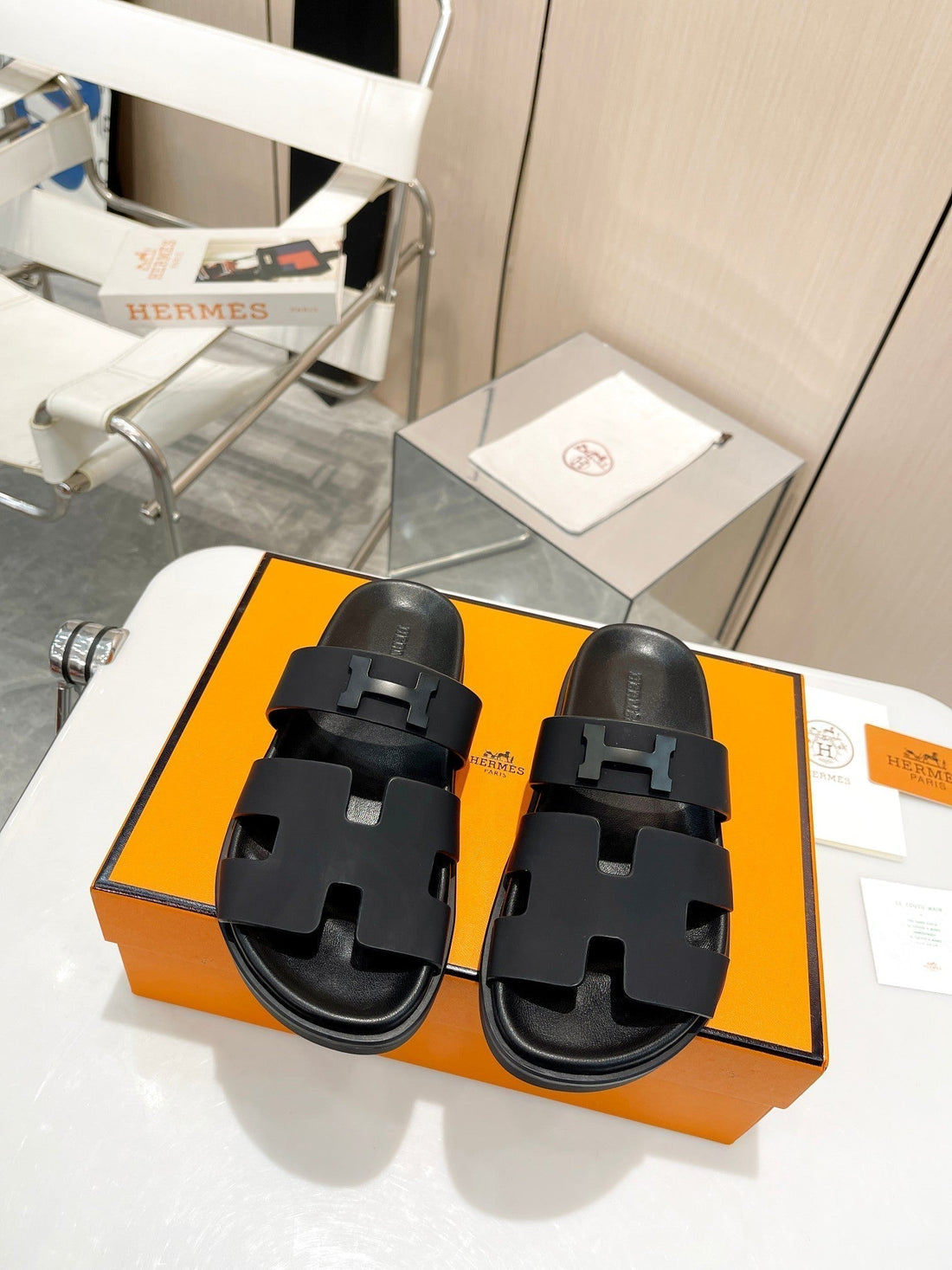 Hm Chypre Sandal Black With H-Bucklecalfskin