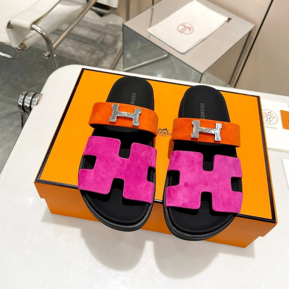Hm Chypre Sandal Pink And Fire With H-Buckle Suede